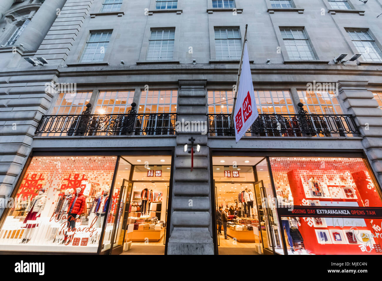 Inghilterra, Londra, Regent Street, Uniqlo Store Foto Stock