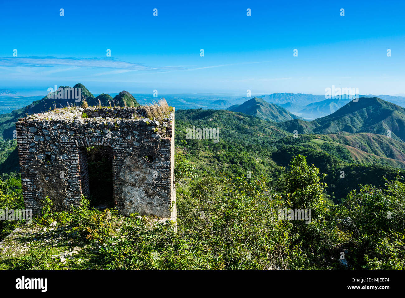 Si affacciano sulle splendide montagne intorno a Patrimonio mondiale dell'Unesco La Citadelle Laferriere, Cap Haitien, Haiti, Caraibi Foto Stock