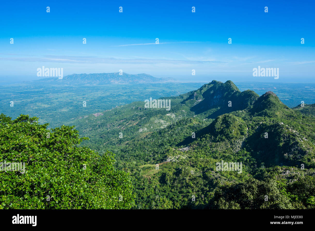 Si affacciano sulle splendide montagne intorno a Patrimonio mondiale dell'Unesco La Citadelle Laferriere, Cap Haitien, Haiti, Caraibi Foto Stock