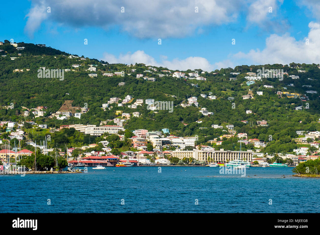 Charlotte Amalie capitale di San Tommaso visto dall'oceano, Isole Vergini Americane Foto Stock