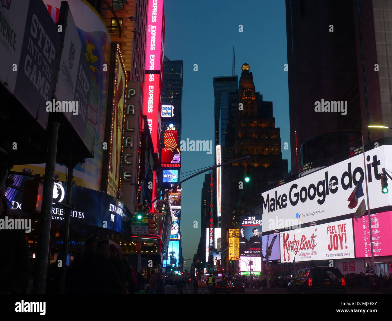 Times Square e Midtown Manhattan a New York City in corrispondenza della giunzione di Broadway e la Settima Avenue Foto Stock
