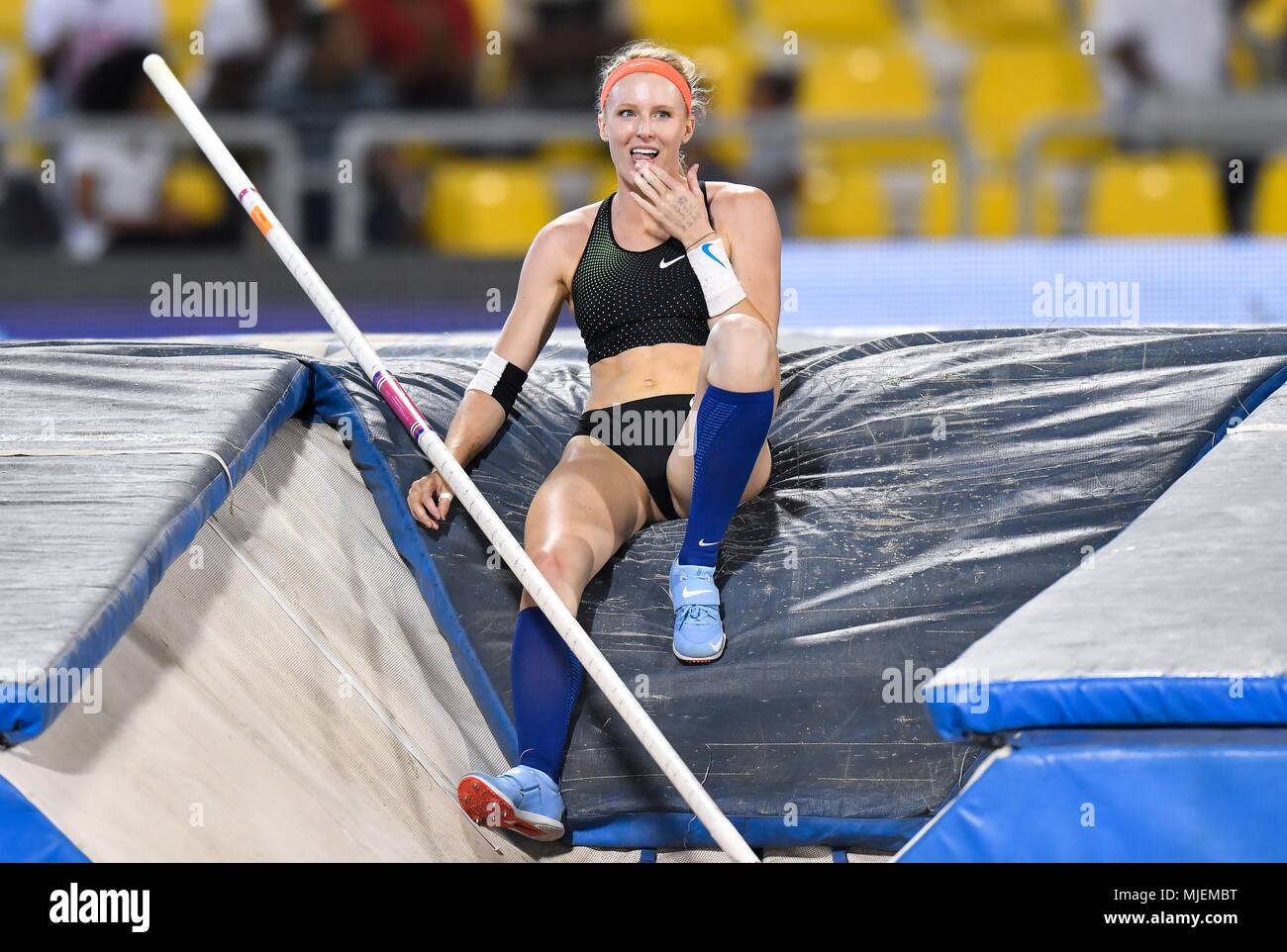 Doha in Qatar. Il 4 maggio, 2018. Sandi Morris di USA reagisce durante le donne del Pole Vault di 2018 Doha IAAF Diamond League a Doha, capitale del Qatar, 4 maggio 2018. Credito: Nikku/Xinhua/Alamy Live News Foto Stock