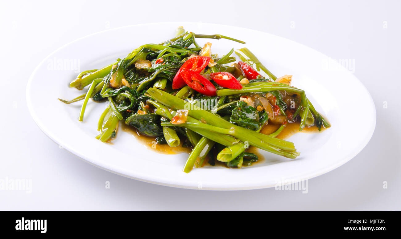 Kang kong. Mescolare acqua fritto con spinaci Belacan asia cibo Foto Stock