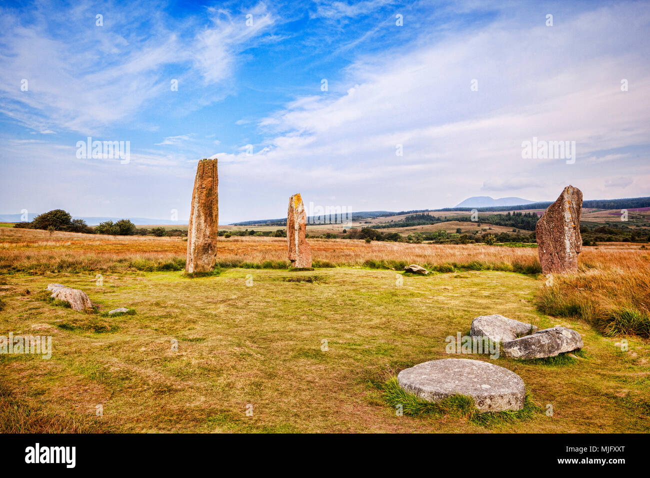 Machrie Moor 2 cerchio di pietra, 4000 anno vecchio monumento megalitico sull'isola di Arran, North Ayrshire, in Scozia. Foto Stock