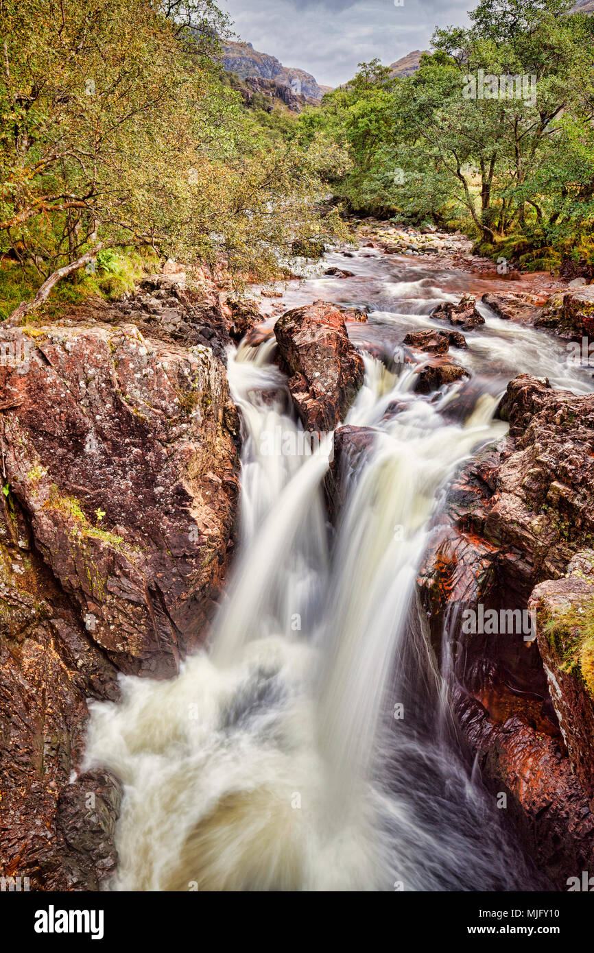 Le cascate Inferiori dell'acqua di Nevis, in Glen Nevis, altopiani, Scozia. Foto Stock