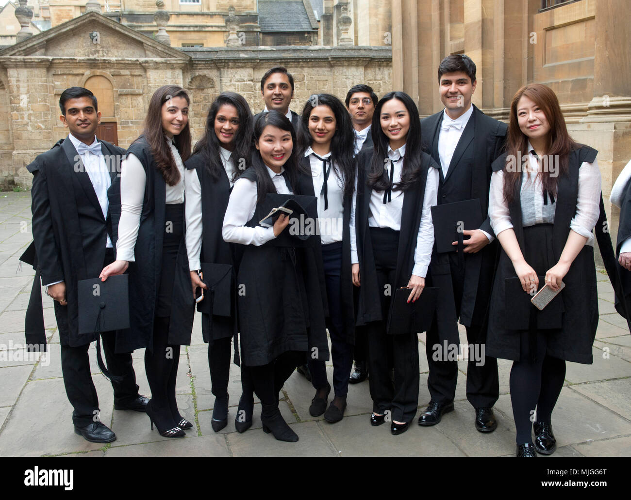 I Gradi giorno in Oxford, è possibile ottenere una qualifica da una delle migliori università del mondo.Un giorno di felicità e foto,celebrazione e orgoglio Foto Stock