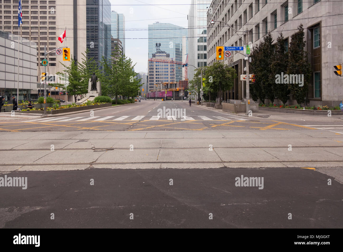 Un vuoto di Queen Street West e University Avenue durante il vertice del G20 nel centro cittadino di Toronto, Ontario, Canada. Foto Stock