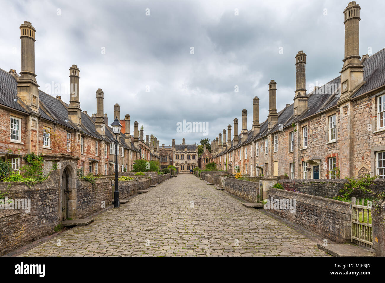 Vicari' vicino a Wells Somerset, vista guardando verso i Vicari' Hall è sostenuto di essere la più antica puramente strada residenziale con edifici originali Foto Stock