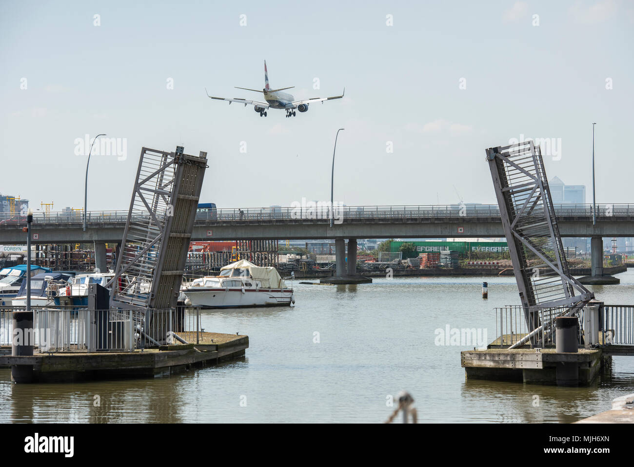 Il City airport percorso di volo Foto Stock