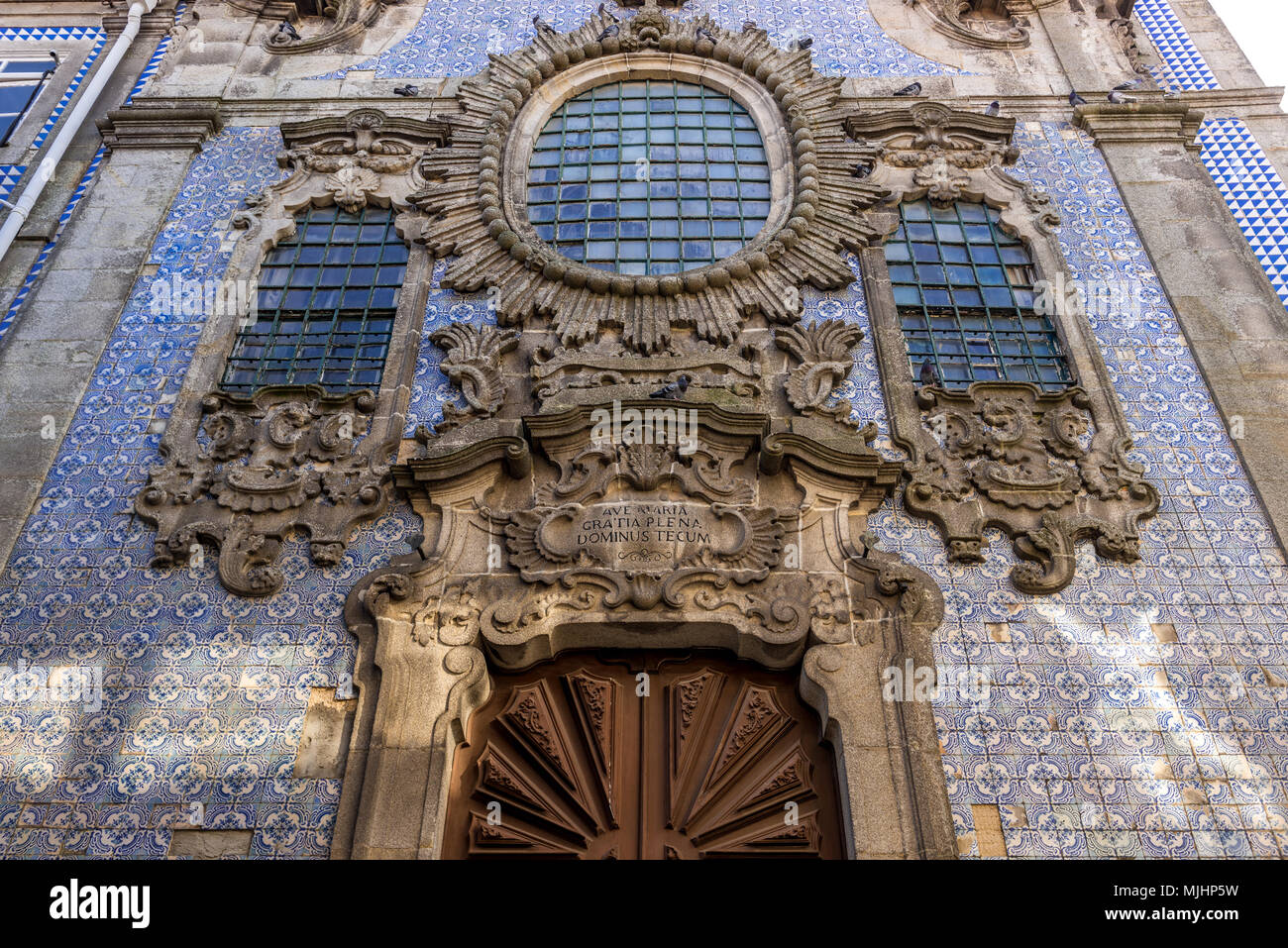 Azulejo facciata della Chiesa del terzo ordine (Igreja do Terco) nella città di Porto sulla Penisola Iberica, la seconda più grande città in Portogallo Foto Stock