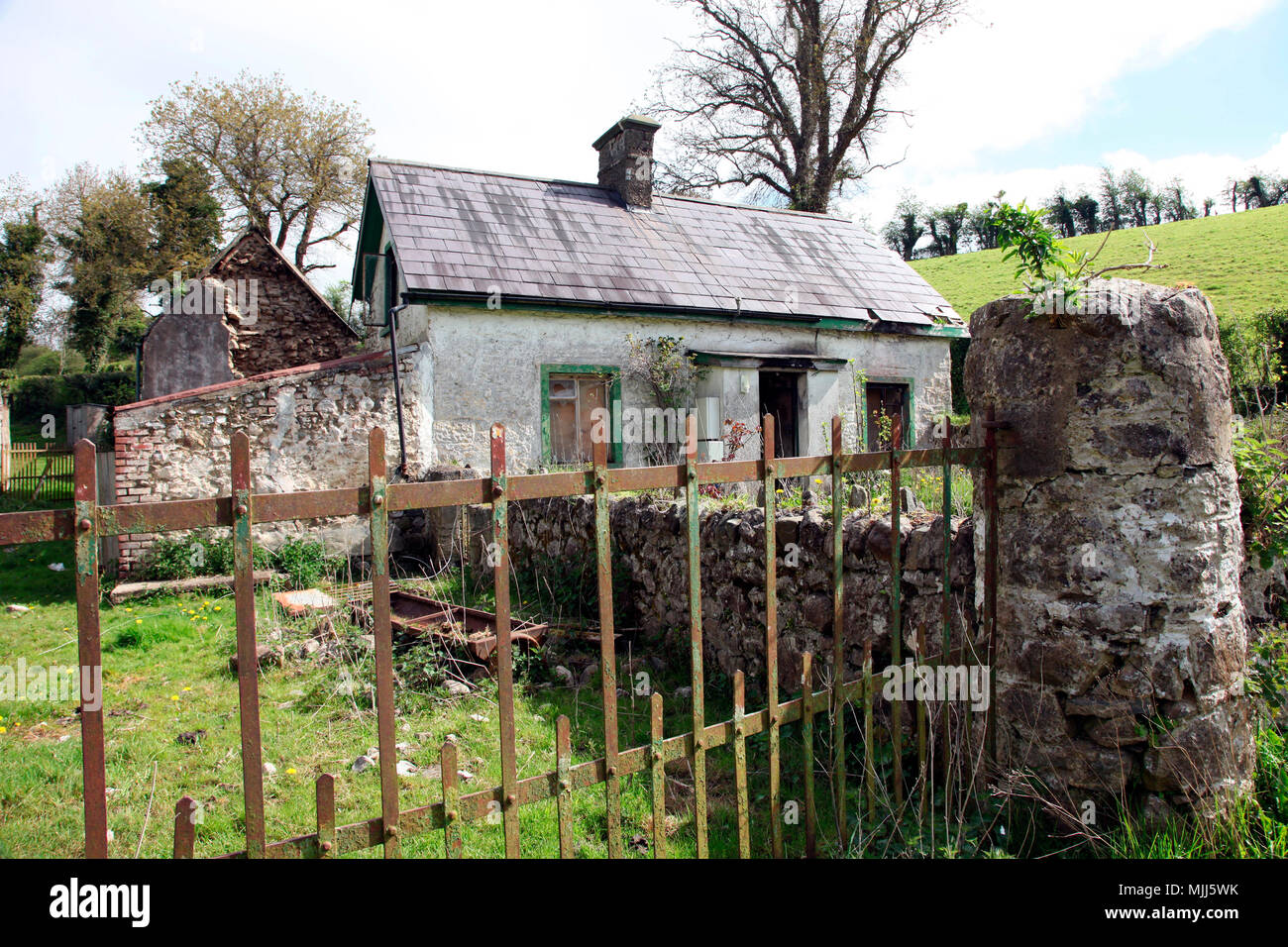 Un abbandonato Irish homestead fuori Carrickmacross, nella contea di Monaghan, Irlanda Foto Stock