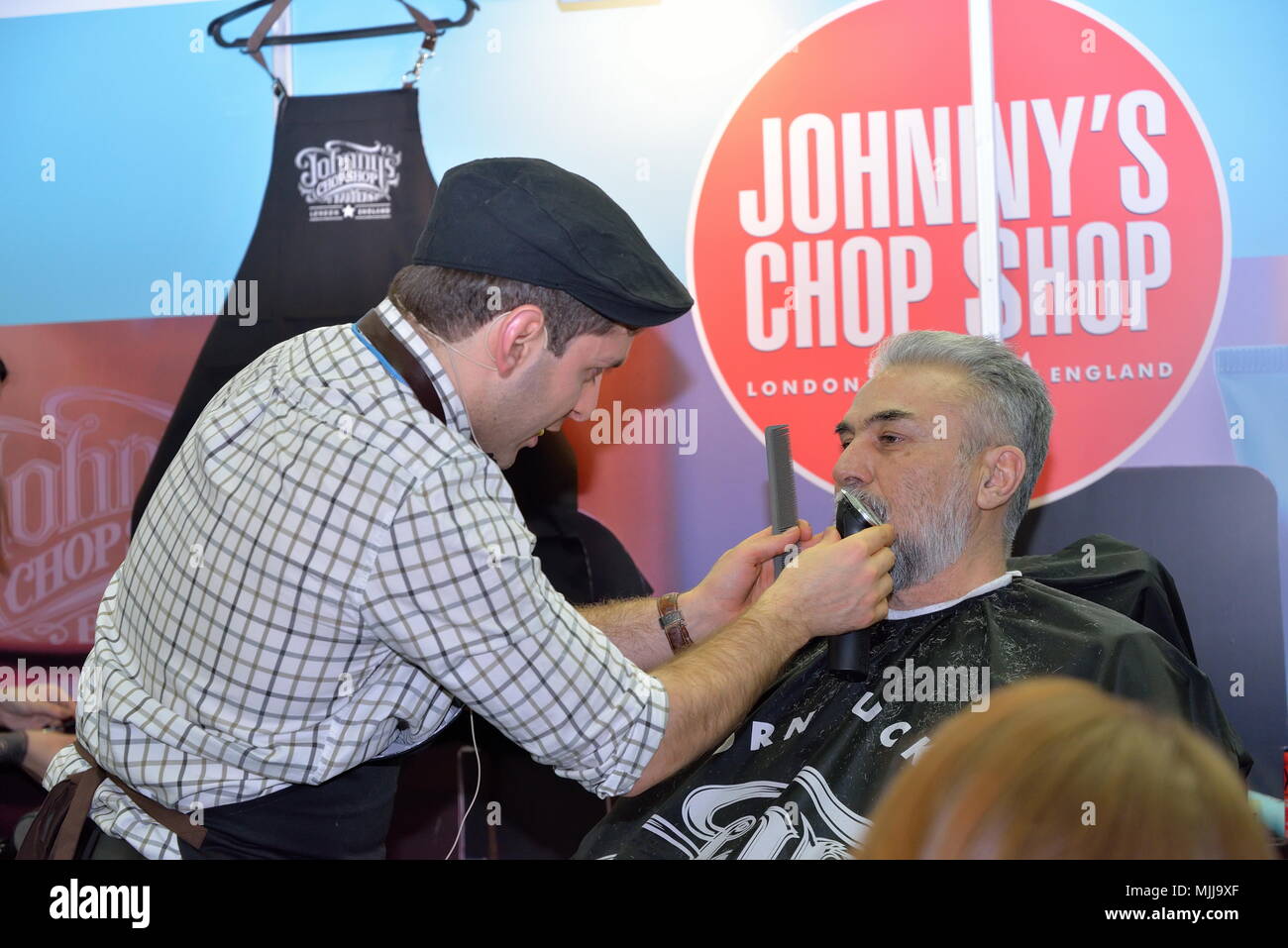 ST.PETERSBURG, Russia - 23 febbraio 2018: Master class stylist barba Jonny's Chop Shop al festival di bellezza Nevskie Berega a San Pietroburgo Foto Stock