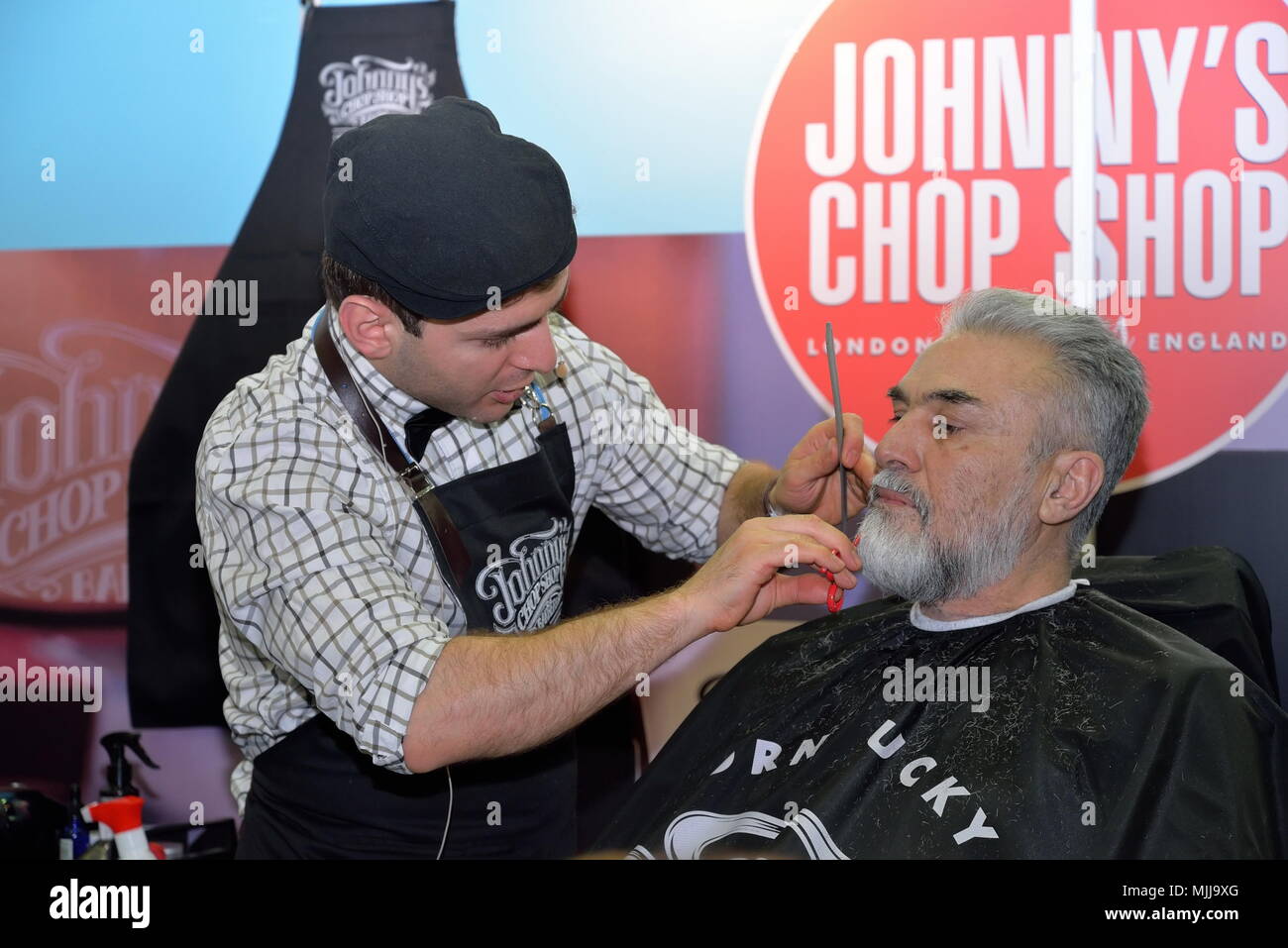 ST.PETERSBURG, Russia - 23 febbraio 2018: Master class stylist barba Jonny's Chop Shop al festival di bellezza Nevskie Berega a San Pietroburgo Foto Stock