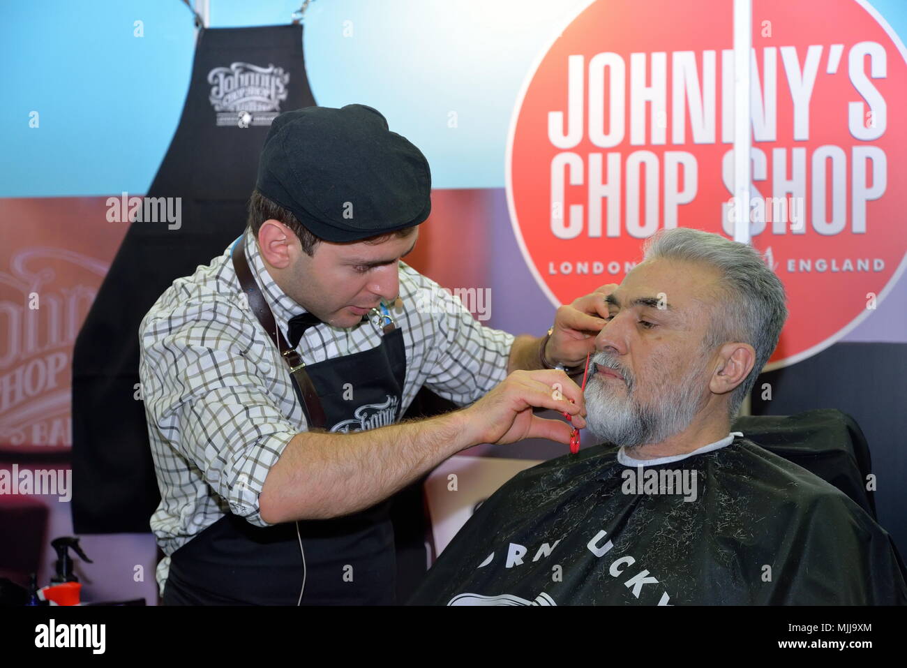 ST.PETERSBURG, Russia - 23 febbraio 2018: Master class stylist barba Jonny's Chop Shop al festival di bellezza Nevskie Berega a San Pietroburgo Foto Stock