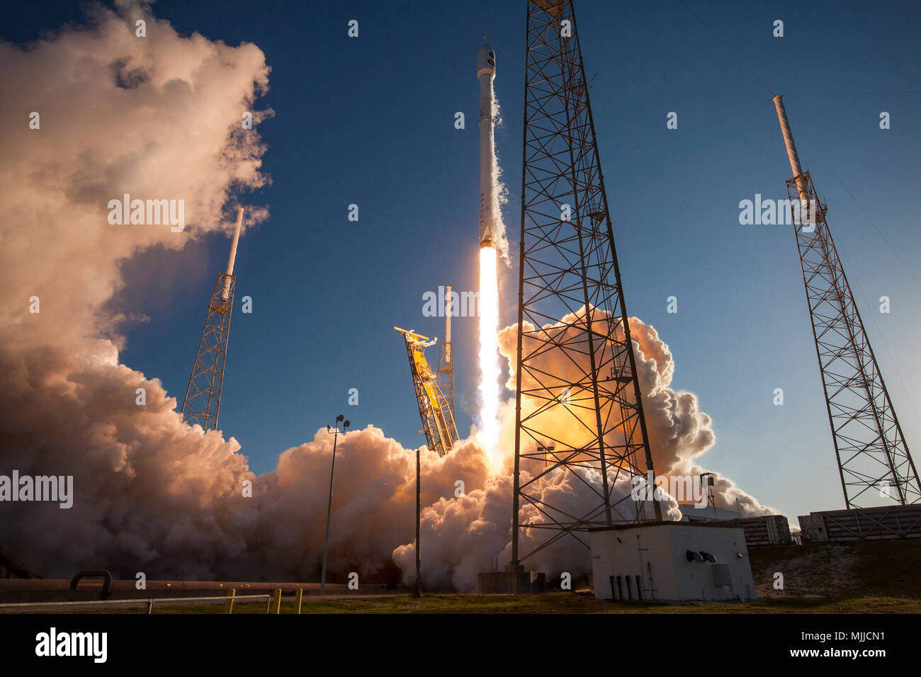 SpaceX Falcon 9 ha lanciato con successo di NASA TESS un veicolo spaziale da Space Launch Complex 40 (SLC-40) alla Cape Canaveral Air Force Station, Florida Foto Stock