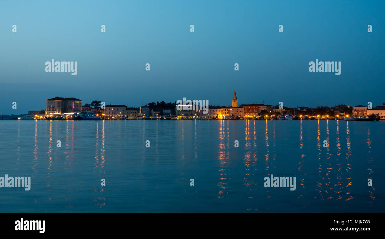 Porec, in Croazia di notte Foto Stock