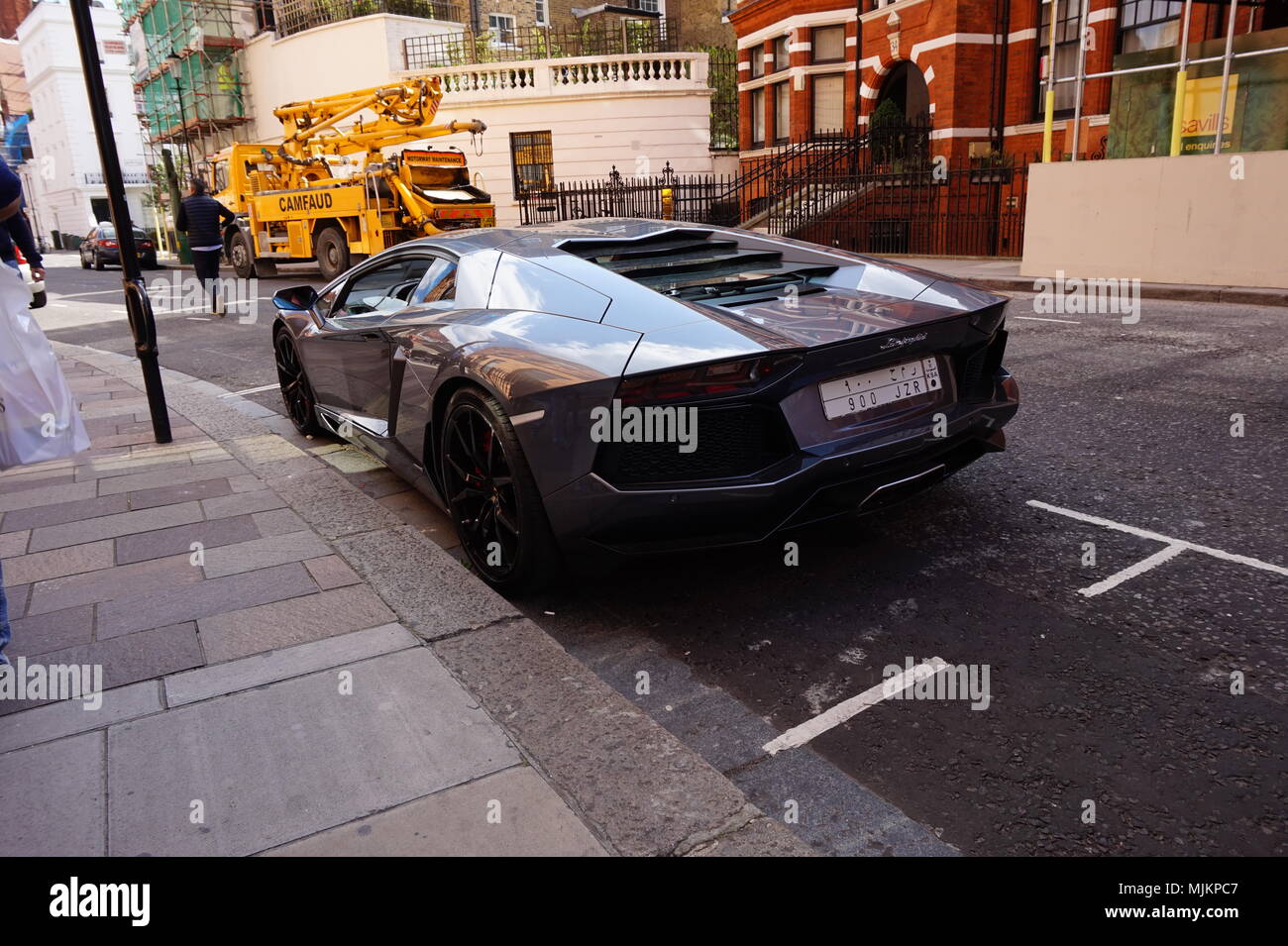 Lamborghini al di fuori dei magazzini Harrods, London, Regno Unito Foto Stock