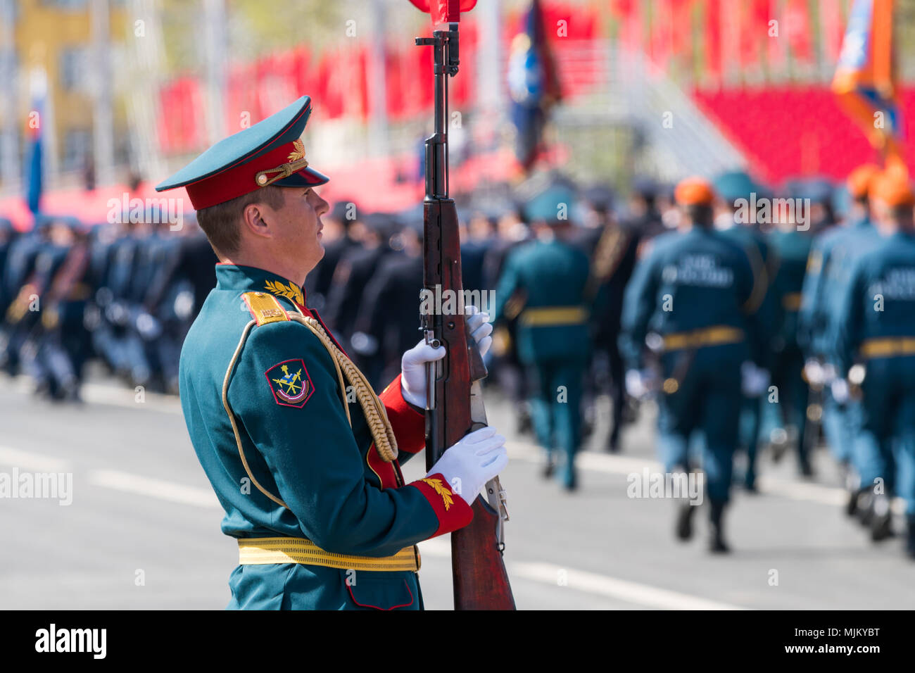 SAMARA - maggio 5: Prove abito di parata militare durante la celebrazione della Giornata della vittoria nella Grande Guerra Patriottica - soldati russi marciano sul Foto Stock