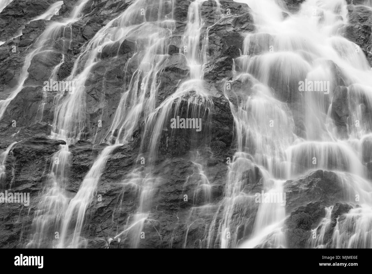 Sfondo astratto di cascate in bianco e nero Foto Stock
