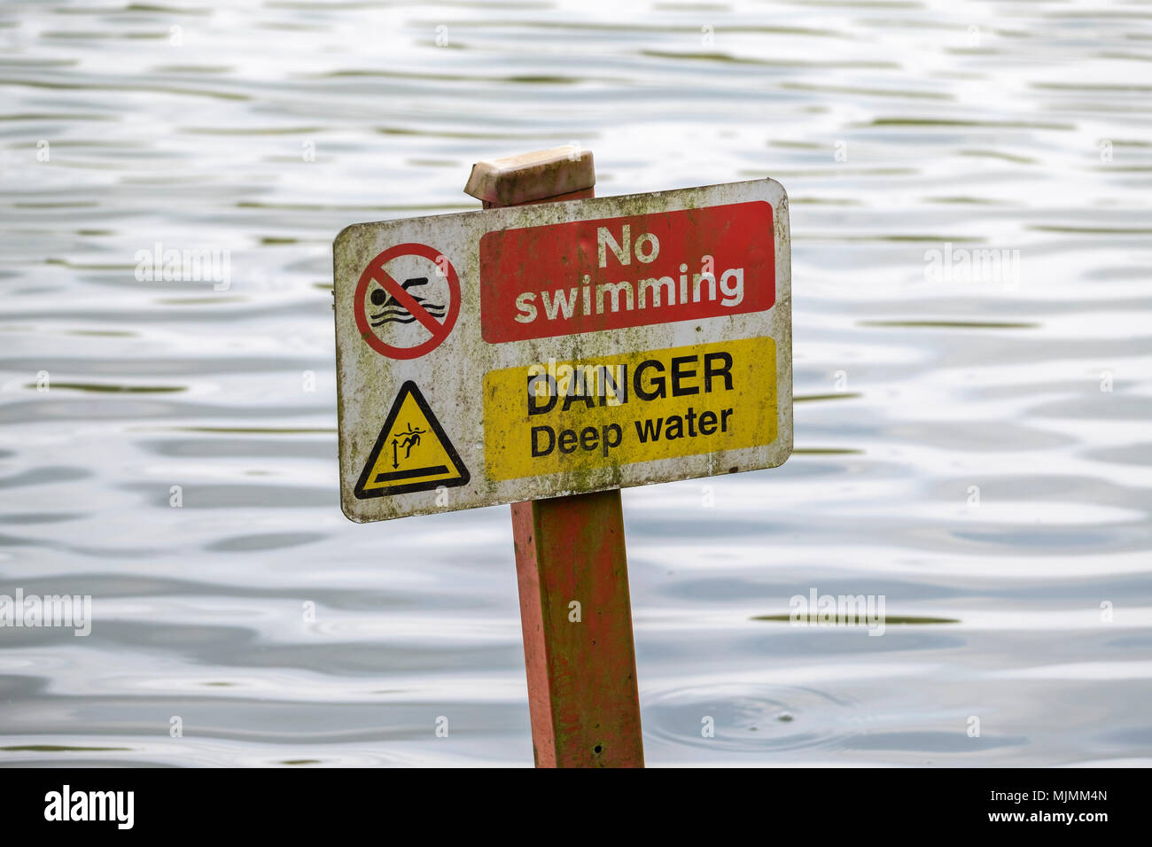 Nessun segno di nuoto, acqua profonda Foto Stock