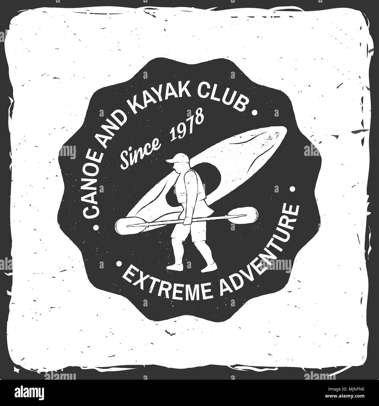 Canoa e Kayak club badge. Illustrazione Vettoriale. Concetto di t-shirt, stampare il timbro o il raccordo a t. Vintage design tipografia con silhouette di kayaker. Extreme wa Illustrazione Vettoriale
