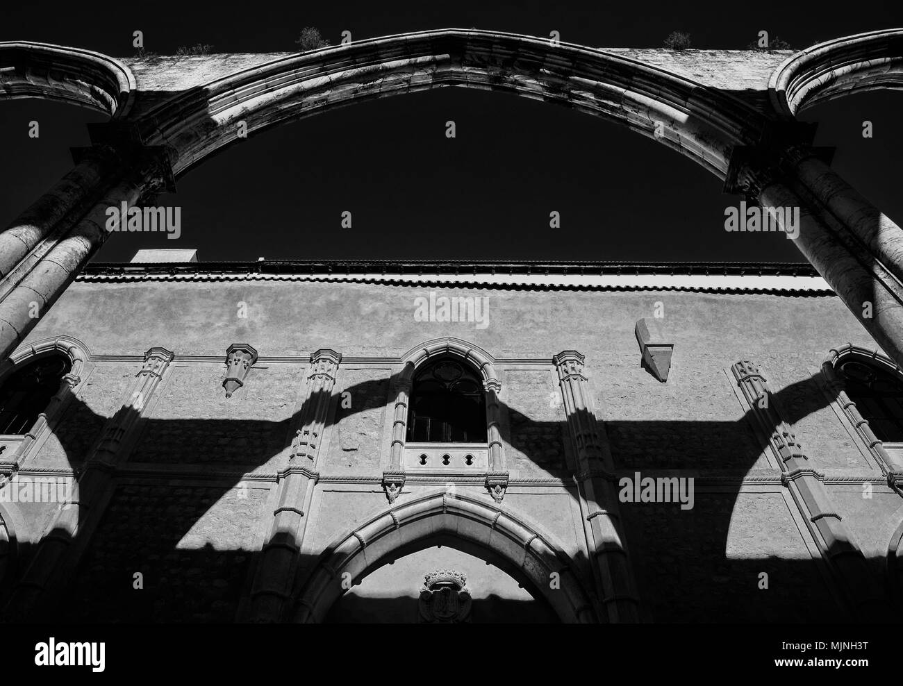 Lisbona ,Portogallo - 30 ottobre 2018. Le rovine del Carmo Chiesa ,sorprendente attrazione di turisti a Lisbona, Portogallo. Foto Stock