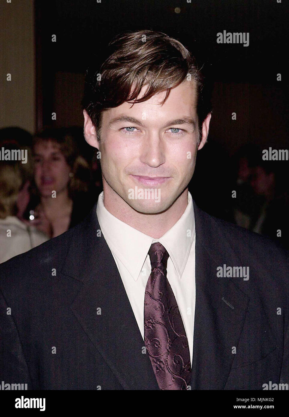 02 ott 2000, Los Angeles, California, Stati Uniti d'America --- didascalia originale: Cena di Champions - organizzato dalla nazionale Sclerosi Multipla società presso il Century Plaza. --- ' Tsuni / - 'Zen Gesner Zen Gesner una persona, verticale, migliori della vita di Hollywood, evento nella vita di Hollywood - California, tappeto rosso Evento, verticale, STATI UNITI D'AMERICA, industria cinematografica, celebrità, fotografia, Bestof, arte cultura e intrattenimento, , , Topix Foto Stock