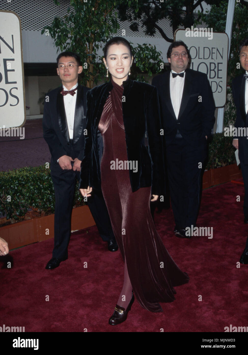 Gong Li --- ' Tsuni / STATI UNITI D'AMERICA "Gong Li Gong Li celebrità moda / lunghezza completa dal tappeto rosso-1994-2000, una persona, verticale, meglio di Hollywood, la vita di una persona, verticale, migliori della vita di Hollywood, evento nella vita di Hollywood - California, tappeto rosso Evento, verticale, STATI UNITI D'AMERICA, industria cinematografica, celebrità, fotografia, Bestof, arte cultura e intrattenimento, , , Topix Foto Stock