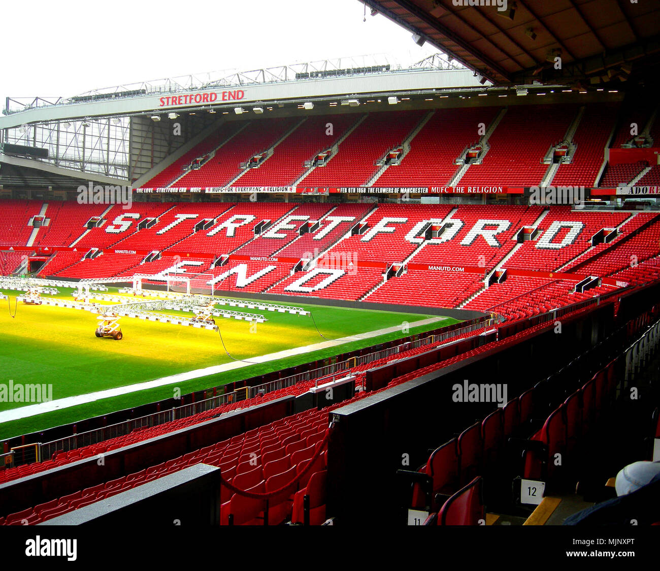 Dentro lo stadio di calcio del Manchester United Foto stock - Alamy