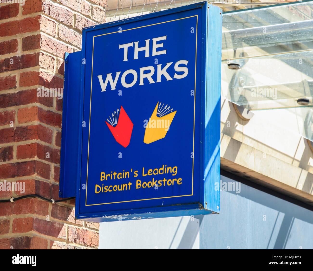 Le opere segno/logo presso il loro negozio in Wellington Square,Stockton on Tees,l'Inghilterra,UK Foto Stock