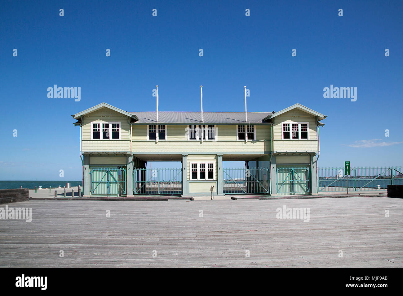 Princes Pier Gatehouse fu costruito tra il 1912 e il 1915 come una seconda stazione molo nel porto di Melbourne. È stato ora sostituito da un edificio più moderno. Foto Stock