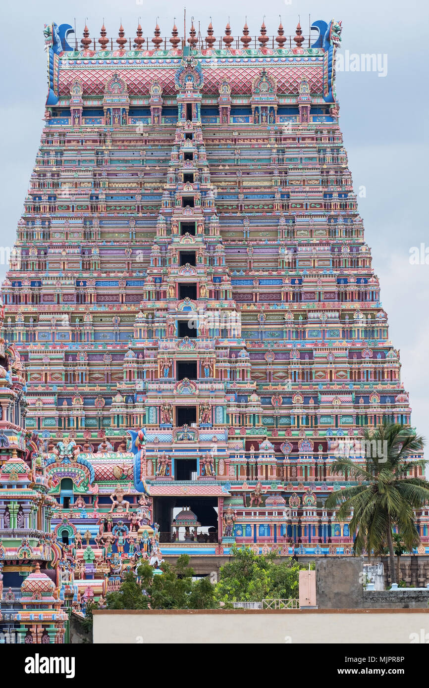 La Rajagopuram, o gateway principale per la Sri Ranganatha Swamy tempio di Trichy. Esso è stato completato nel 1987, dispone di 13 livelli e è di 73 metri di altezza Foto Stock