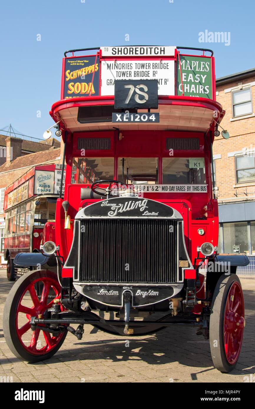 Crawley, Regno Unito. Il 6 maggio, 2018. Crawley's High Street a condizione che la metà strada punto di sosta per i partecipanti nella 57th storico veicolo commerciale di Londra a Brighton run di 2018. Credito: N Papa - Editoriale/Alamy Live News. Foto Stock