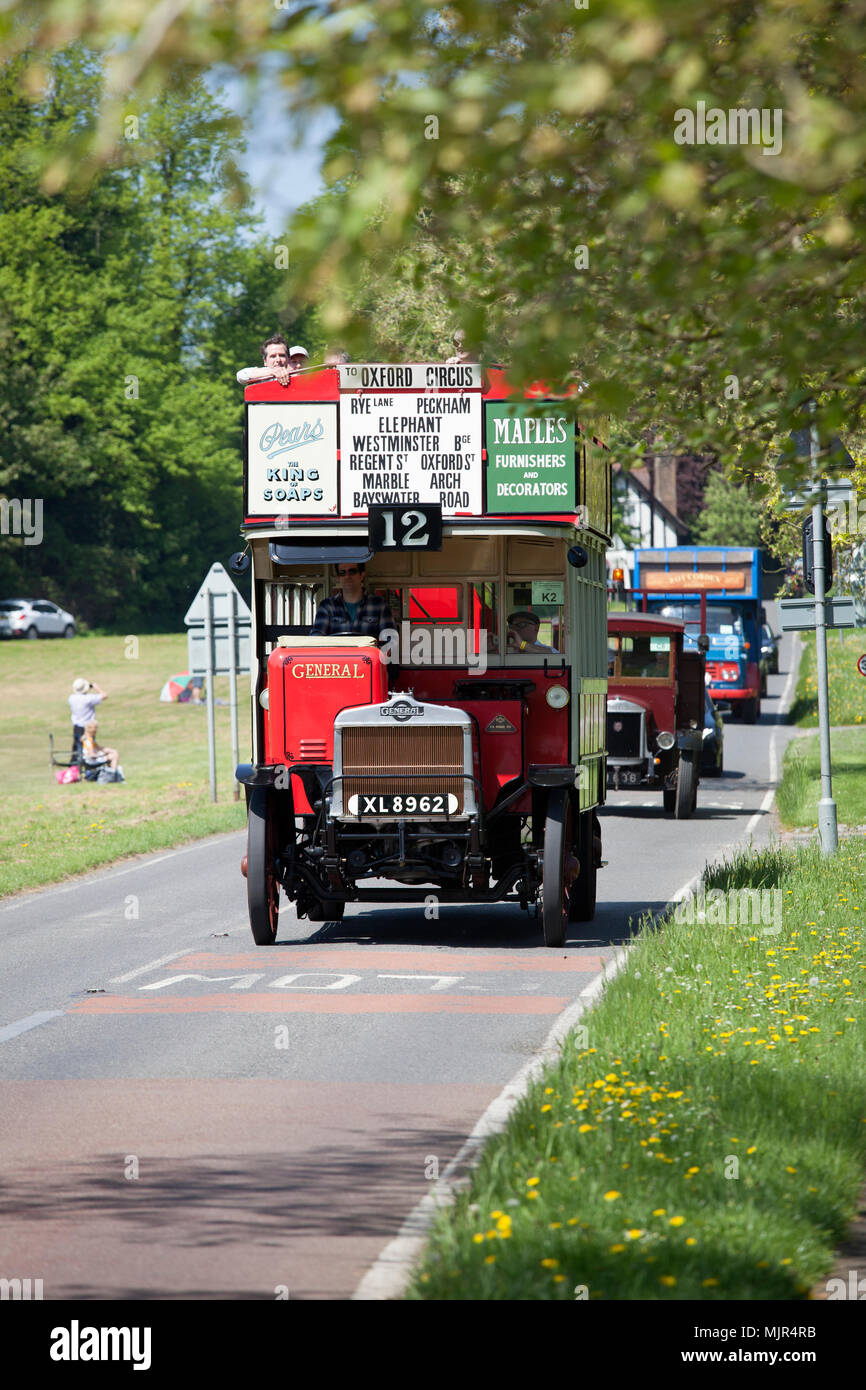 West Sussex, Regno Unito, 6 maggio 2018. Veicoli sulla 57th storico veicolo commerciale della società Londra a Brighton eseguire passano attraverso Staplefield, West Sussex. La corsa inizia da Crystal Palace di Londra e finiture a Madeira Drive, Brighton ed è aperto per i veicoli commerciali costruite prima del 1998. Credito: Susan Norwood/Alamy Live News Foto Stock