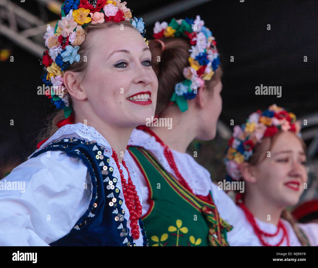 Londra REGNO UNITO 06 maggio 2018 Il più grande festival polacco nel Regno Unito, tengono annualmente in Potters Fields Park da Tower Bridge. Portando un assaggio della Polonia a Londra il South Bank questa famiglia amichevole festival introdurre Londra ai residenti e ai visitatori di tradizionale e contemporanea musica polacca, arte e cucina. Il festival combina una varietà di attrazioni per bambini e adulti, tra cui face painting, bolla gigante mostra nazionale Polacca di balli e musica dal vivo tra cui eminenti musicisti polacchi.@Paolo Quezada-Neiman/Alamy Live News Foto Stock