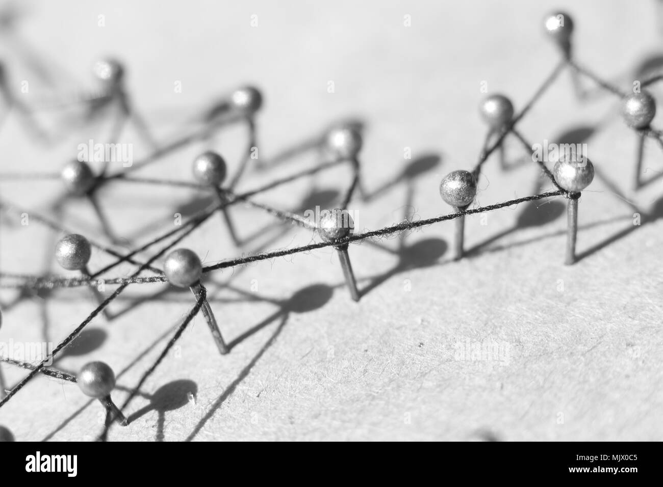 Concetto di una rete sociale con il leader di una struttura di gestione con le tiranterie e di interazione Foto Stock