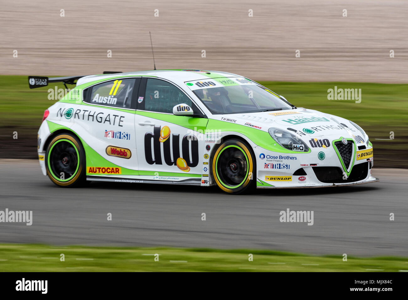 Donington Park, Derbyshire, Regno Unito. Il 29 aprile 2018. Dunlop MSA British Touring Car Championship. Rob Austin, HMS Racing Alfa Romeo Giulietta. Foto Stock