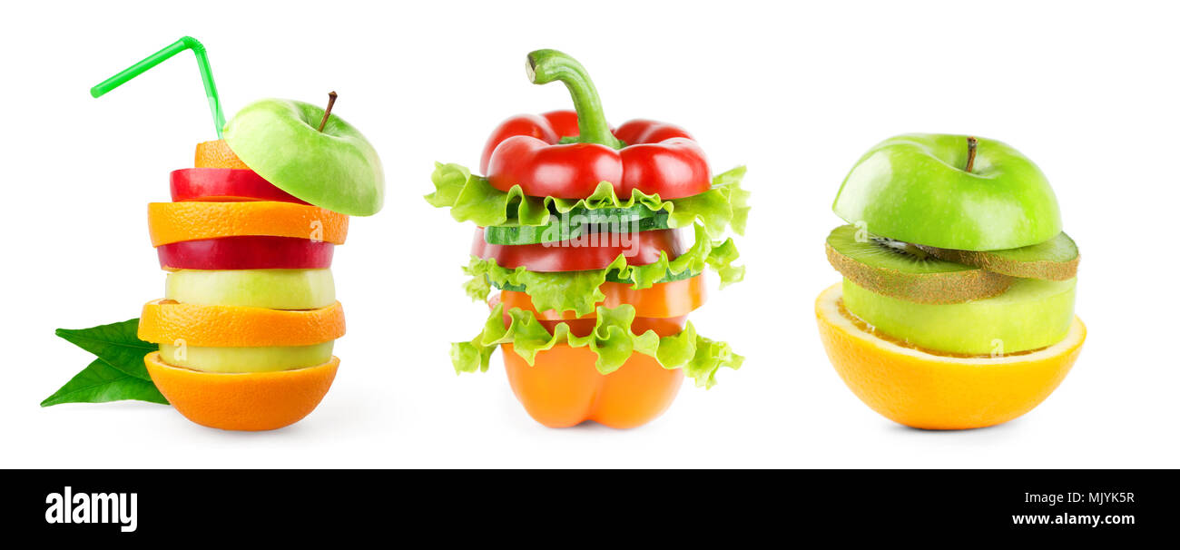 Pila di miscugli di frutta e verdura le fette su sfondo bianco. Raccolta di cibo fresco Foto Stock