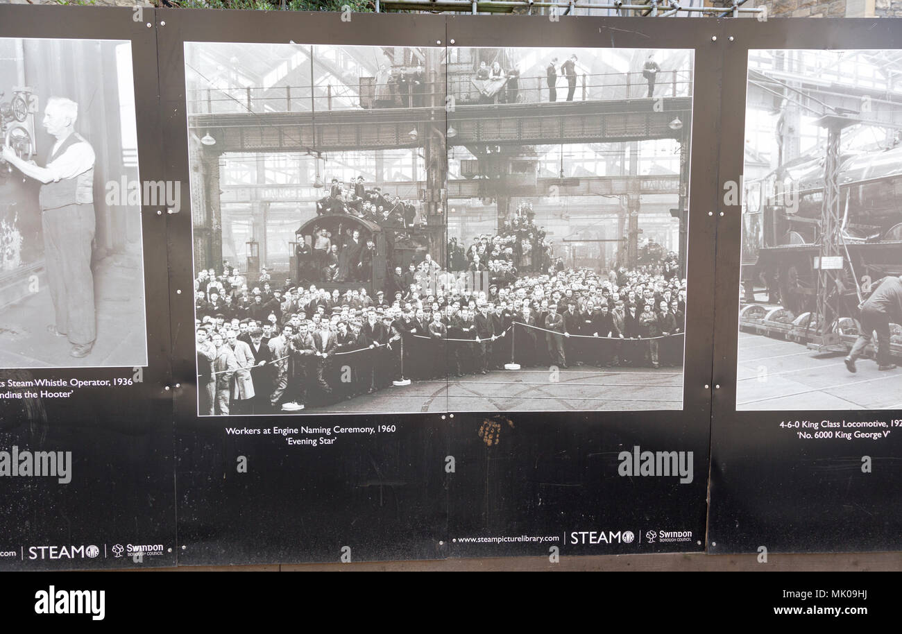 Public display del vecchio e storico immagini sulle opere di GWR, Swindon, Wiltshire, Inghilterra, Regno Unito i lavoratori alla cerimonia di denominazione per il nuovo motore 1960 Foto Stock