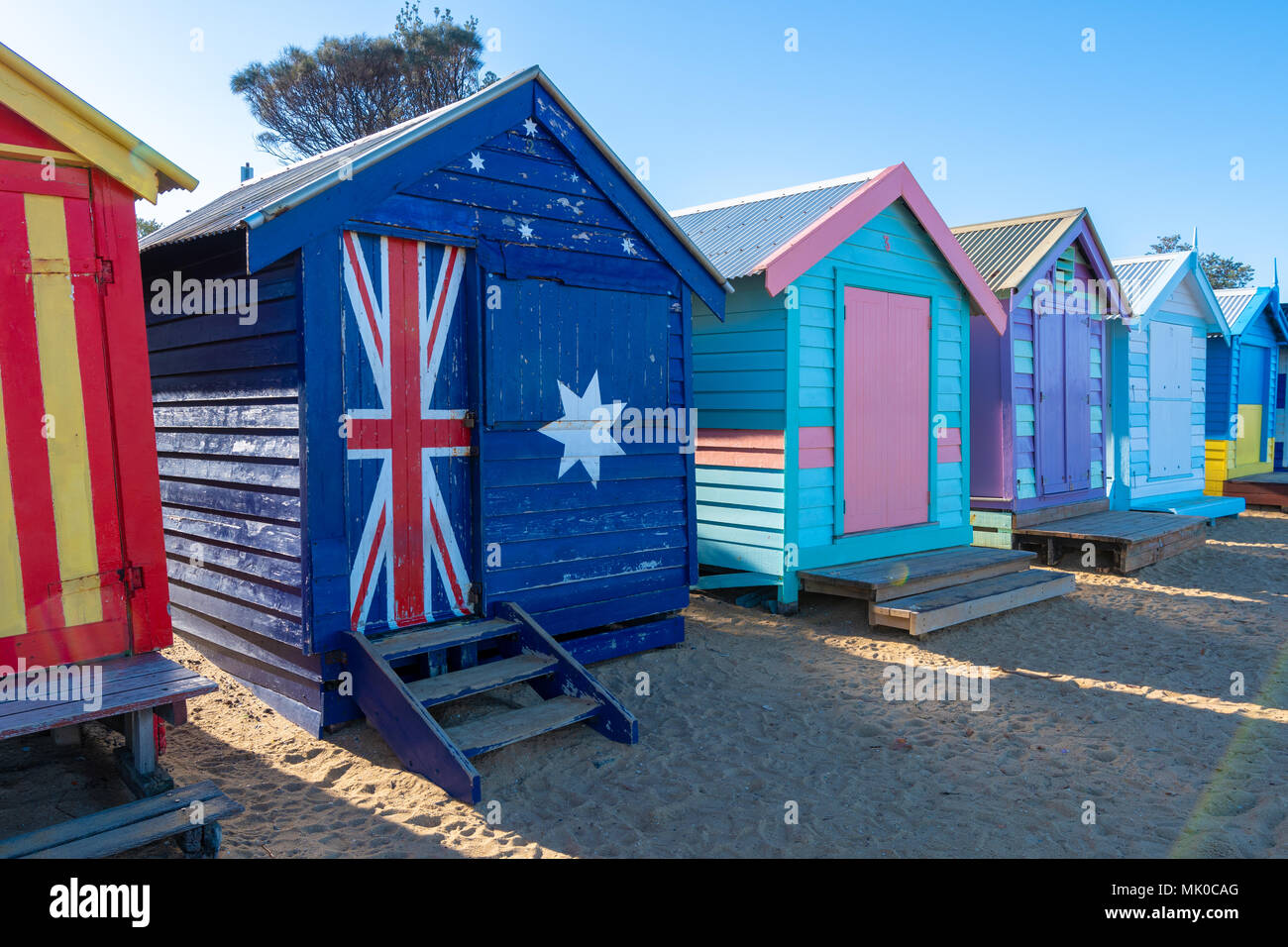 In legno colorato cabine sulla spiaggia sulla Spiaggia di Brighton vicino a Melbourne, Australia Foto Stock