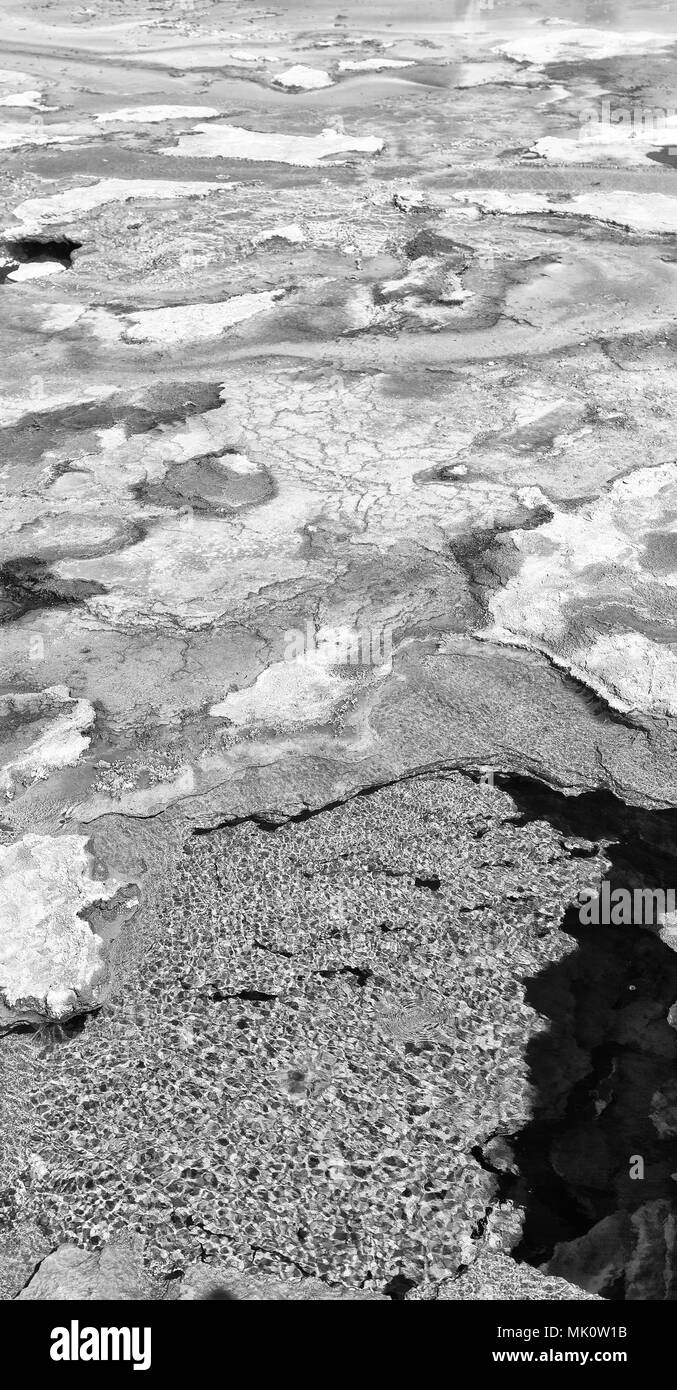 In danakil Etiopia africa la depressione vulcanica di Dallol e pole ale come sfondo astratto Foto Stock