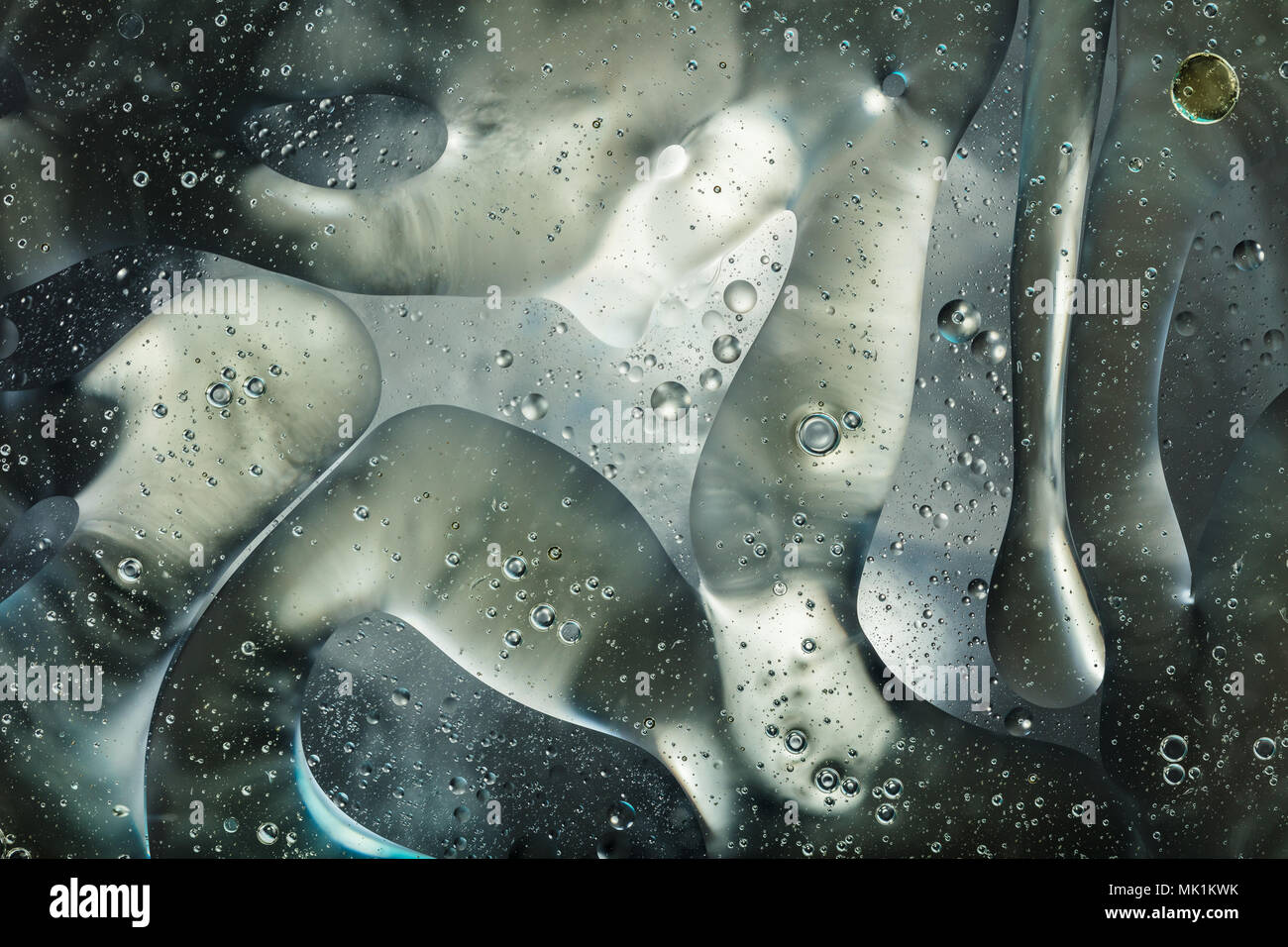 Sfondo astratto di macchie cerchi sull acqua Foto Stock
