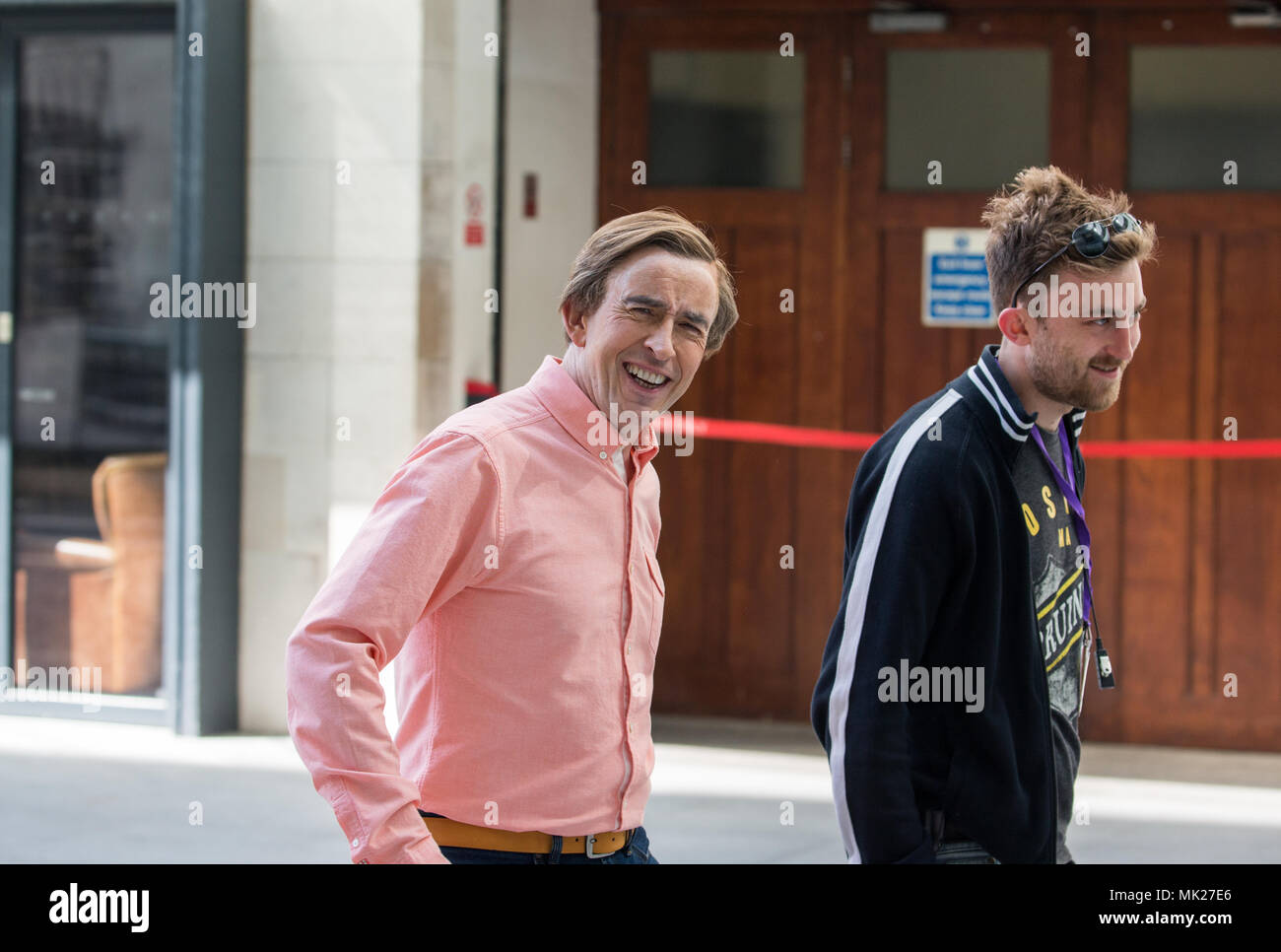 Riprese di Alan Partridge, interpretato dall'attore Steve Coogan, una parodia della televisione britannica personalità, come un inetto televisione e radio presenter Foto Stock