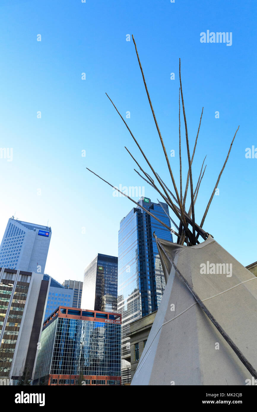 Teepees aborigena nel centro di Calgary, protestando canadese sistema di giustizia Foto Stock