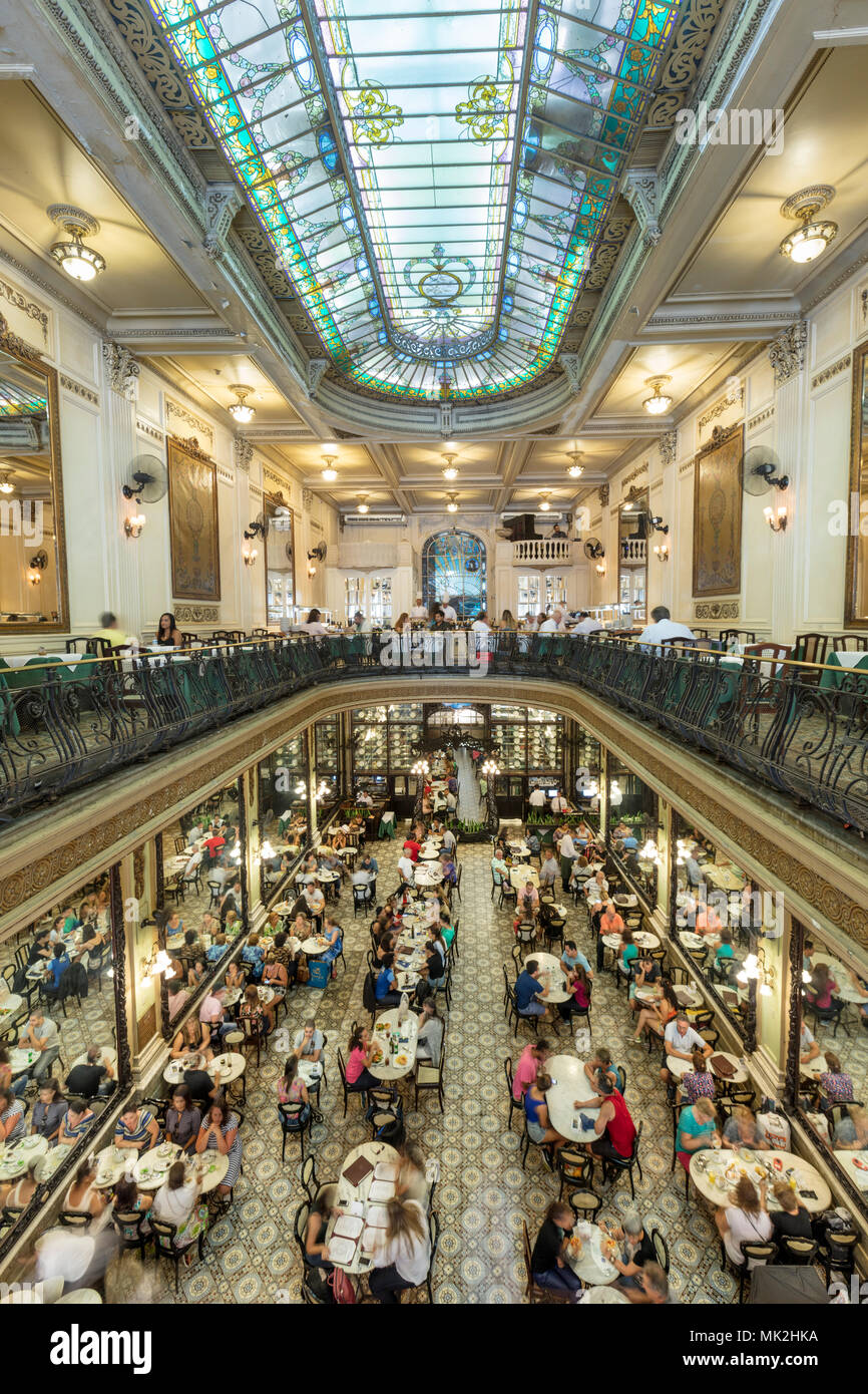 L'interno dell'Confeitaria Colombo cafè nel centro di Rio de Janeiro, Brasile Foto Stock