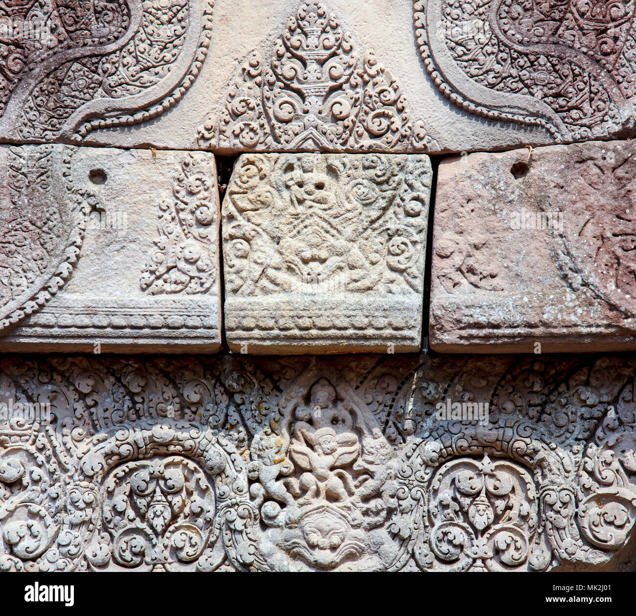 Cambogia, Takeo, Montagna Di Phnom Chisor. Dettagli di una porta di pietra al tempio Khmer di Angkor era in cima alla montagna Chisor Foto Stock