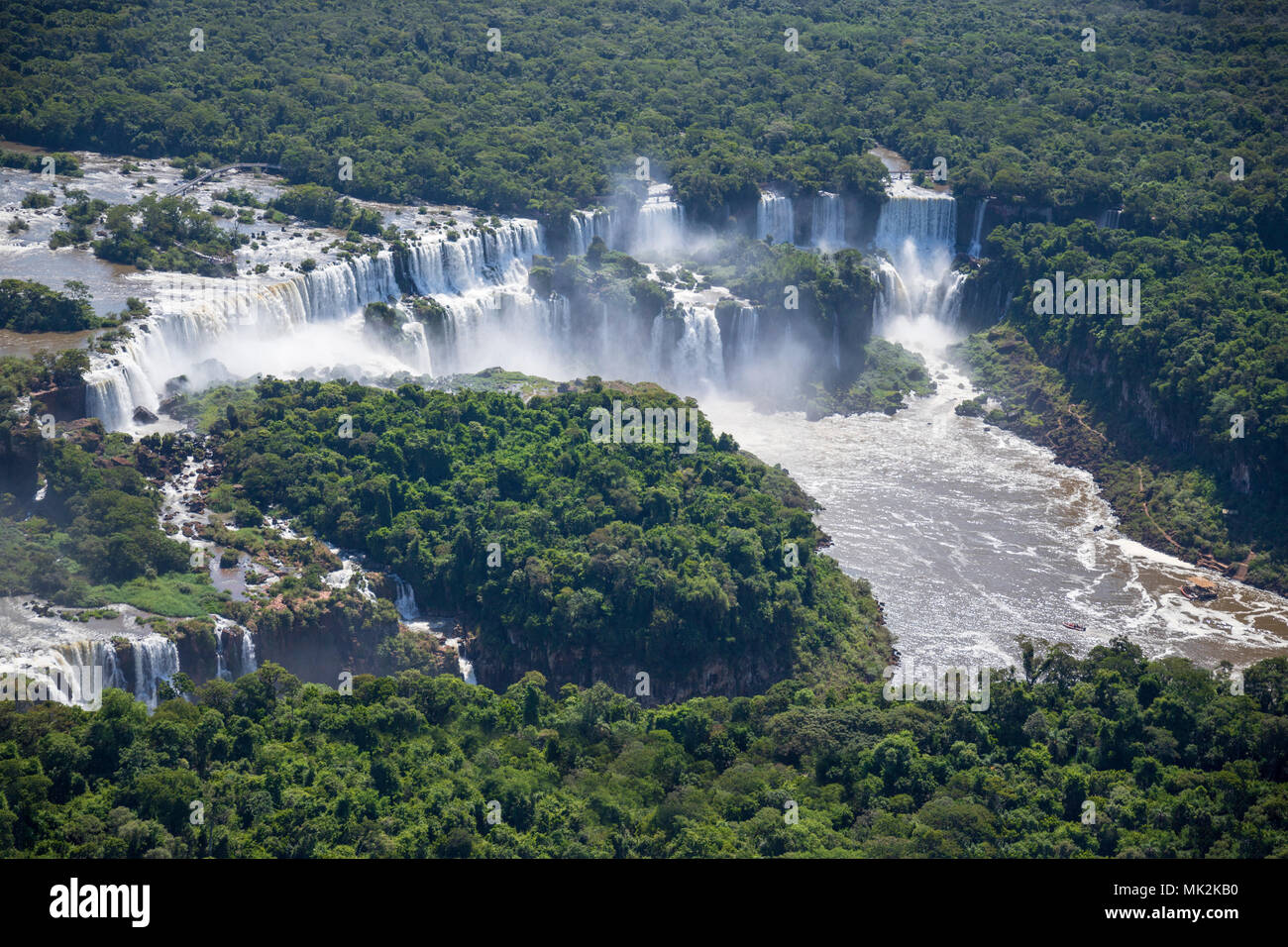 Vista aerea del Iguassu o cascate Iguacu - il più grande del mondo sistema a cascata sul confine del Brasile un Argentina Foto Stock
