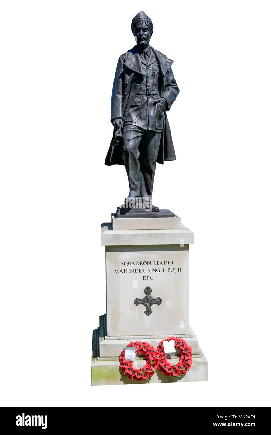 Statua commemorativa di squadron leader Mahinda Singh Pujji DFC. Banca di fiume Gravesend Kent Foto Stock