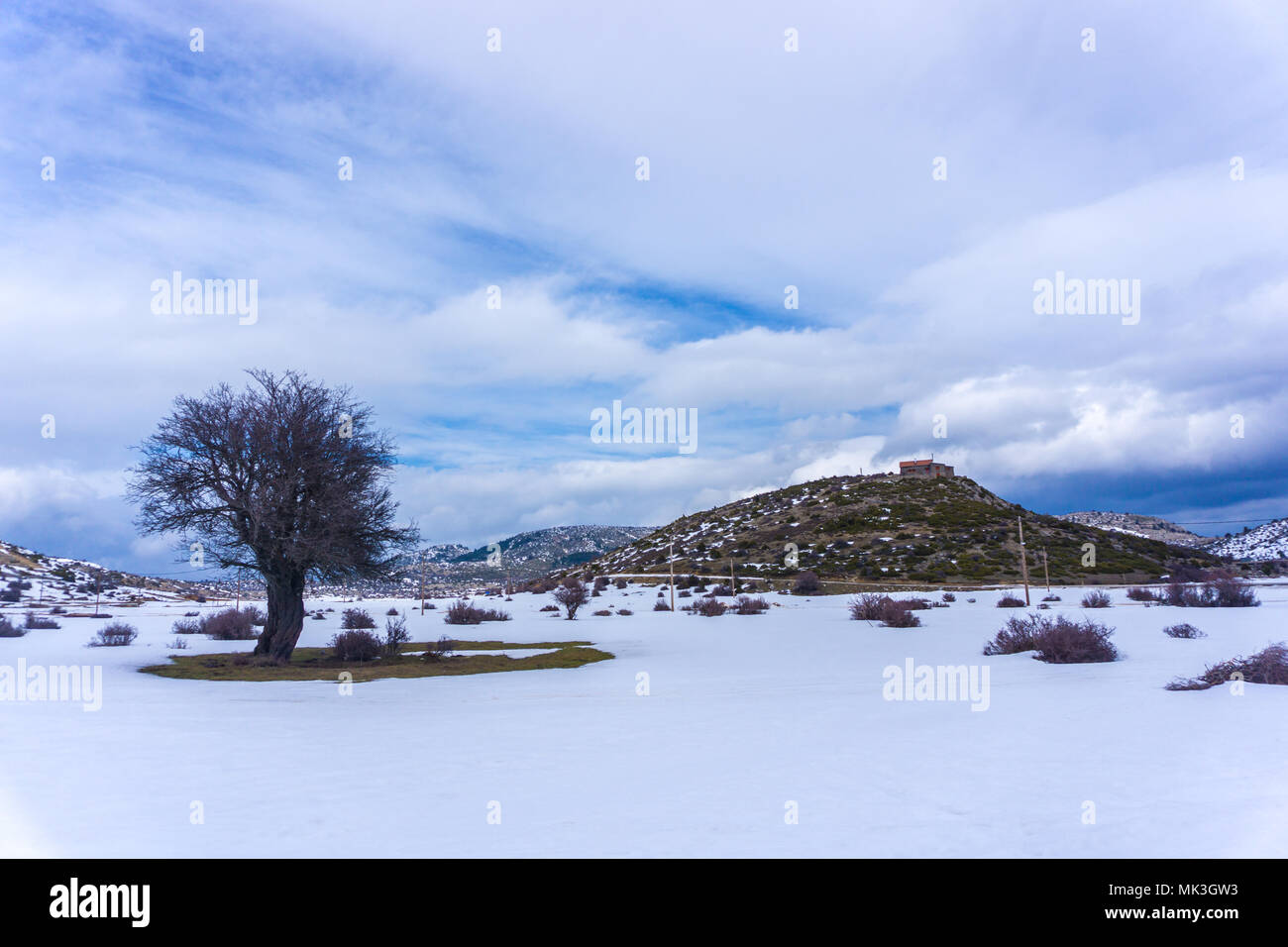 Paesaggio invernale al plateau di montagna La Ziria Corinthos in Grecia Foto Stock