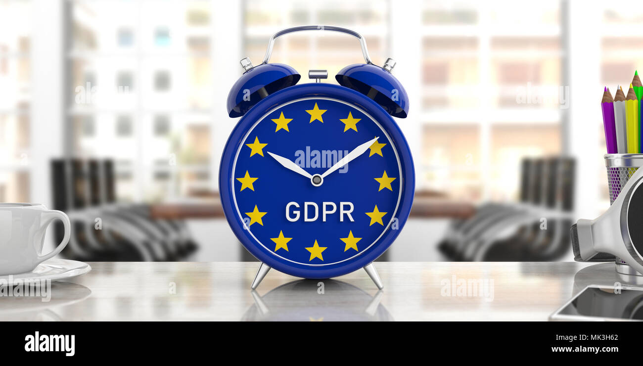 Tempo per la Ue generale della protezione dei dati il Regolamento. Il PILR e bandiera dell'Unione europea in una sveglia su ufficio di sfocatura dello sfondo. 3d illustrazione Foto Stock